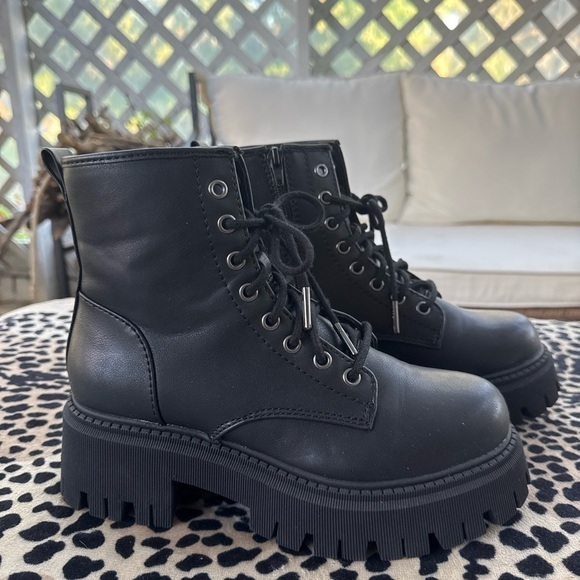 Madden GirlWomen's Channt Lace Up Hiker Combat Booties7.5